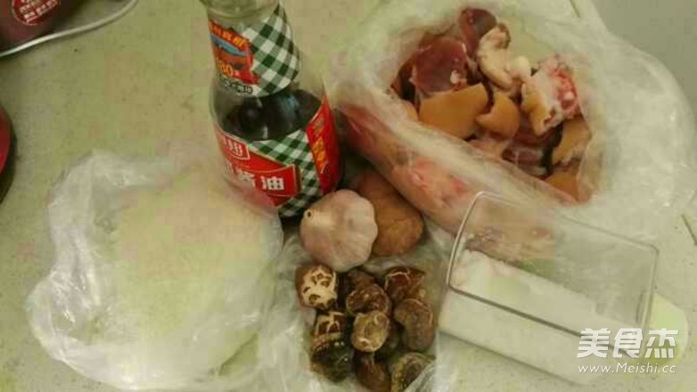 廣屎鹵水豬腳的做法