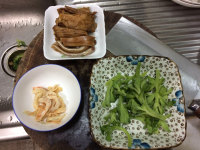 蝦干拌冰草配鹵豬耳鵝腸的做法步驟1