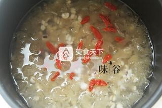 芡實(shí)薏米銀耳羹的做法步驟：6