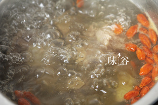 秋冬進補（白蘿卜牛尾湯）的做法步驟：5