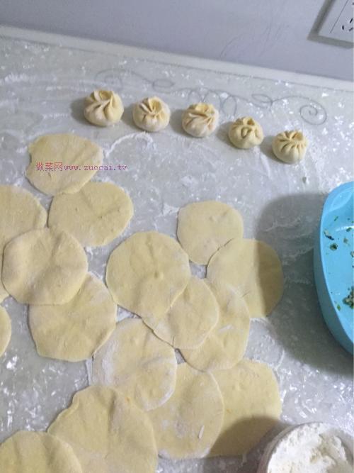 蘿卜莖葉餡南瓜皮包子的做法