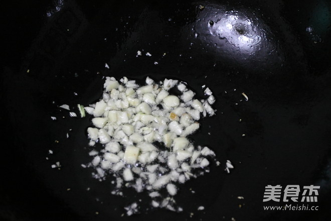 辣椒炒魚(yú)籽的做法