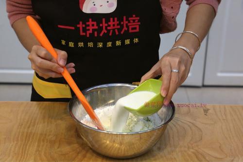 抹茶蔓越莓麻薯面包的做法