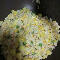蝦仁什錦鳳梨炒飯的做法圖解6