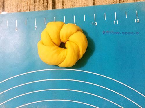 中種南瓜花環(huán)面包的做法