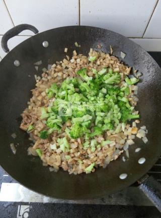 上班族少油營(yíng)養(yǎng)炒飯的做法步驟：5