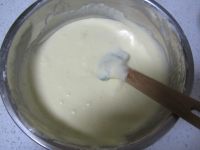 小紙杯戚風(fēng)的做法步驟11