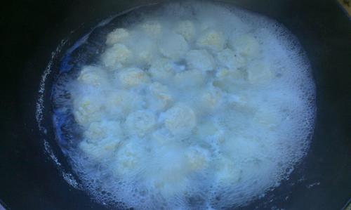 汆鲅魚(yú)丸子的做法