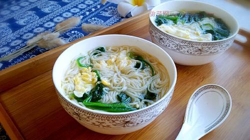 菠菜湯面條的做法