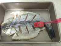 辣烤鱸魚(yú)的做法步驟3