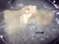 五香鹵豬耳的做法步驟3