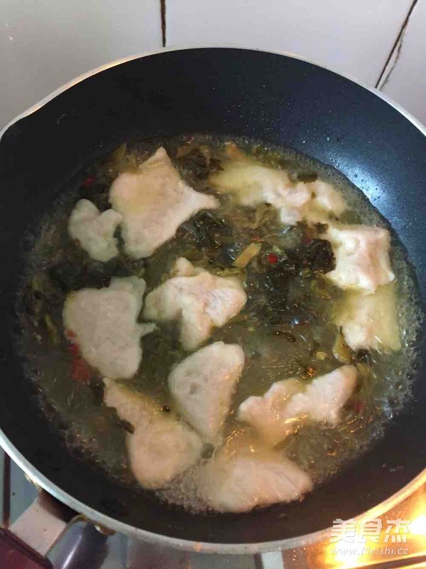 簡(jiǎn)單版酸菜巴沙魚的做法