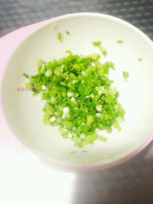 蔥香烤腸面包的做法