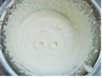 草莓圣誕老人的做法步驟2