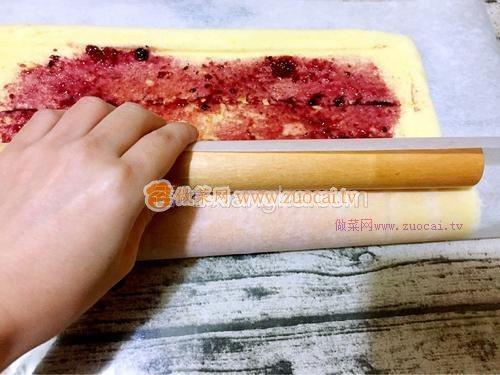 藍(lán)莓蛋糕卷的做法