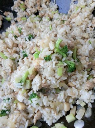 上班族少油營(yíng)養(yǎng)炒飯的做法步驟：7