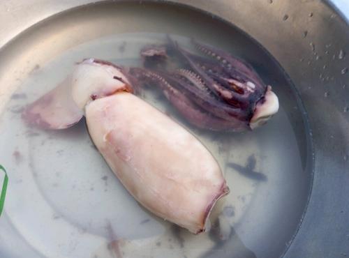 魷魚包飯的做法