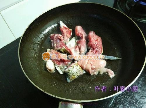 蘿卜魚(yú)頭湯的做法