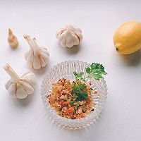 就給我吃蒜蓉加粉絲？我壓一份扇貝！賭你會(huì)喜歡｜蒜蓉粉絲蒸扇貝的做法圖解3