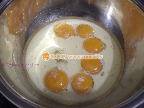 電飯煲戚風(fēng)蛋糕的做法