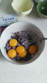 酸奶黑米戚風(fēng)蛋糕的做法步驟5