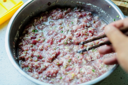 豆角肉餡餃子的做法步驟3