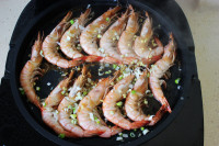 油燜對(duì)蝦的做法步驟9