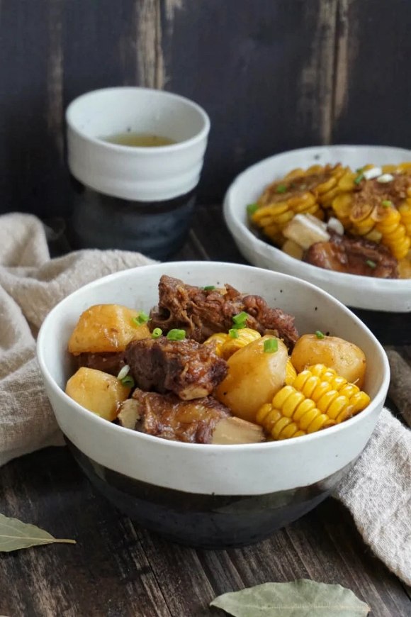 玉米土豆?fàn)F排骨