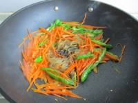 胡蘿卜粉條炒羊肉的做法步驟8