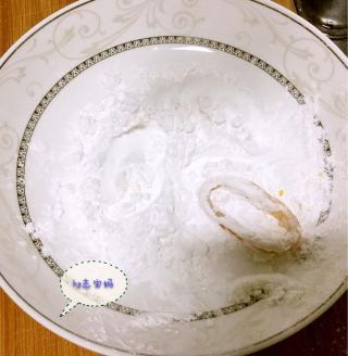 里約奧運(yùn)會必備的小零食—酥炸魷魚圈的做法步驟：4