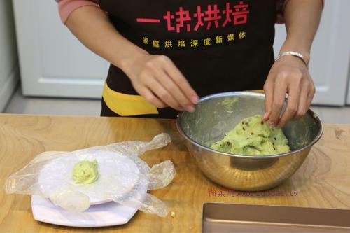 抹茶蔓越莓麻薯面包的做法