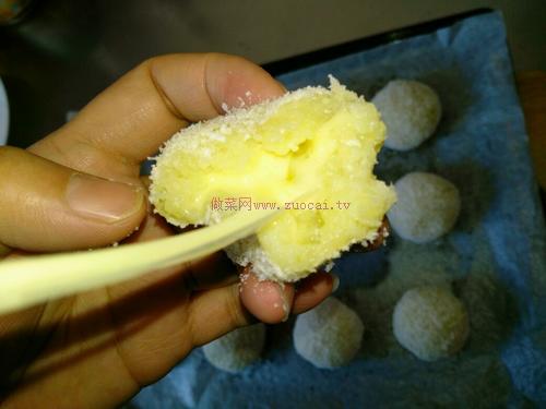 椰香拉絲土豆球的做法
