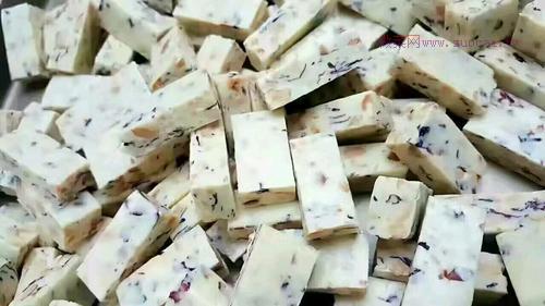 牛軋?zhí)堑淖龇?/ data-btqU=