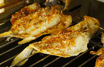 電烤箱香烤黃花魚的簡單家庭做法，很香