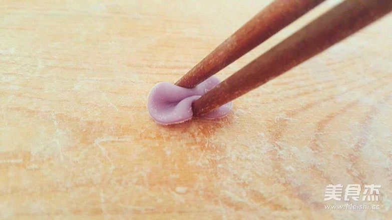 再挑剔的小孩也無(wú)法拒絕！彩色蔬果面的做法