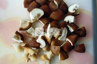 香菇燒油面筋的做法步驟：5