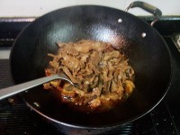 五花肉燉黑筍干的做法步驟8