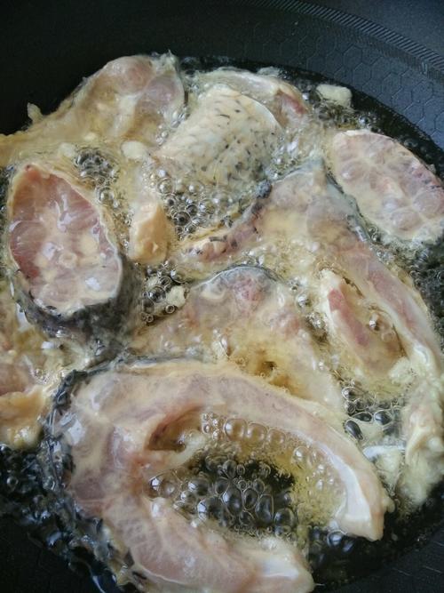 糖醋鯉魚(yú)段的做法