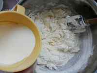 【烘焙甜點(diǎn)】椰蓉甜甜圈的做法步驟6