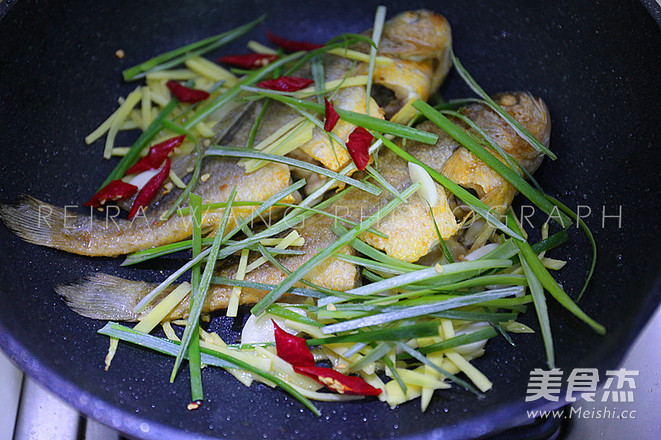 黃魚(yú)燒豆腐的做法