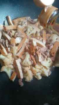 香干花菜炒肉的做法步驟10