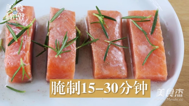 迷迭香煎三文魚的做法