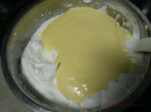 電飯煲戚風(fēng)蛋糕的做法