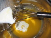 小紙杯戚風(fēng)的做法步驟5