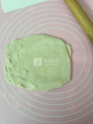 酥皮香腸卷的做法步驟：2