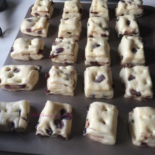 蜜紅豆淡奶面包塊的做法