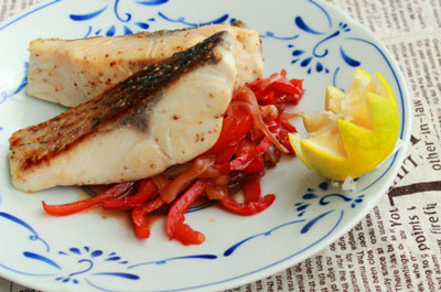 西式酒香煎魚排的做法，搭配酸甜椒同吃特別棒