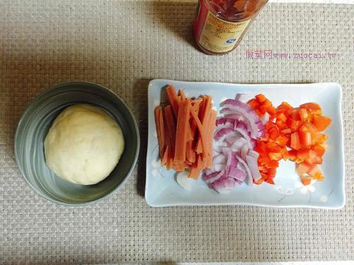 簡(jiǎn)易香腸披薩的做法