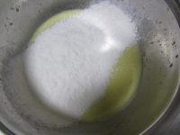 小紙杯戚風(fēng)的做法步驟8