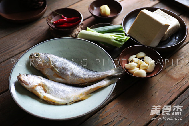 黃魚(yú)燒豆腐的做法